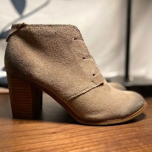 NWOT | TOMS distressed booties | size 8.5